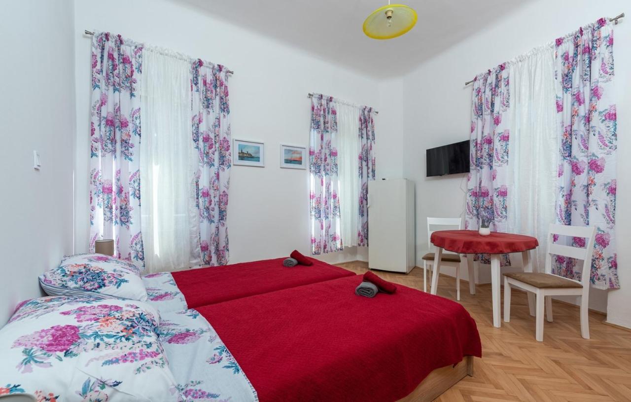 Fatoric Rooms Porec Exterior photo